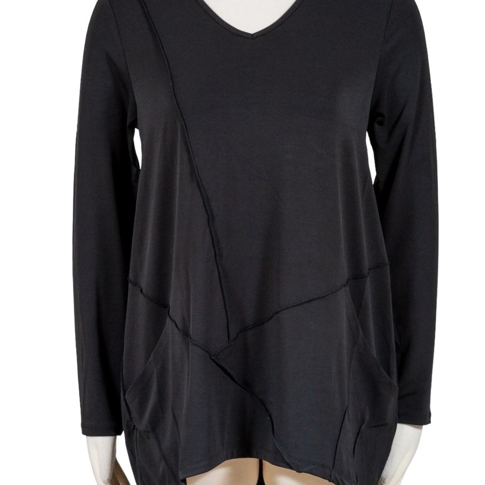 Liv Habitat tunic women medium.Black ,V-neckline,long sleeves  ,curved hem .NWOT